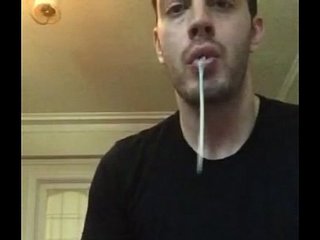 chupando o pr&oacute;prio cacete